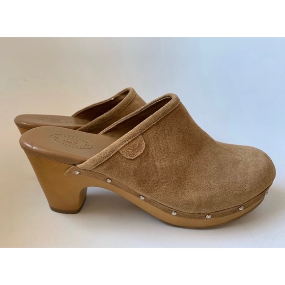 American Eagle Outfitters Shoes - American Eagle Outfitters Tan Suede Clogs